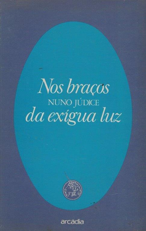 Nos Braços da Exígua Luz de Nuno Júdice