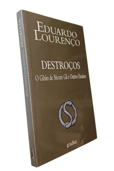 Destroços: O Gibão de Mestre Gil e Outros Ensaios de Eduardo Lourenço