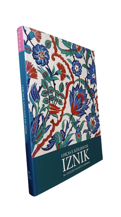 Loiças e Azulejos de Iznik de Maria D’Orey Capucho Queiroz Ribeiro