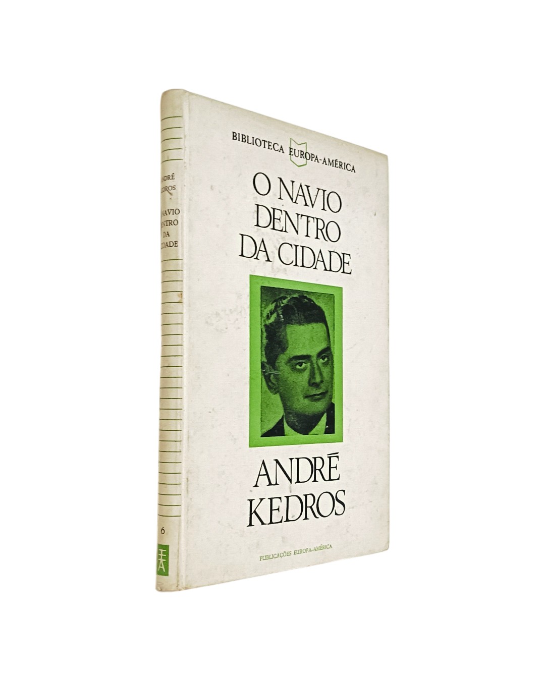 Navio Dentro da Cidade de André Kedros